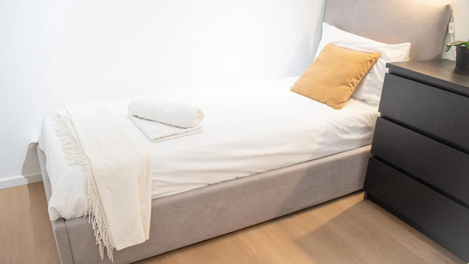 Stylish 2 Bed 2 Bath Apt In St Julians Saint Julian's Apartment